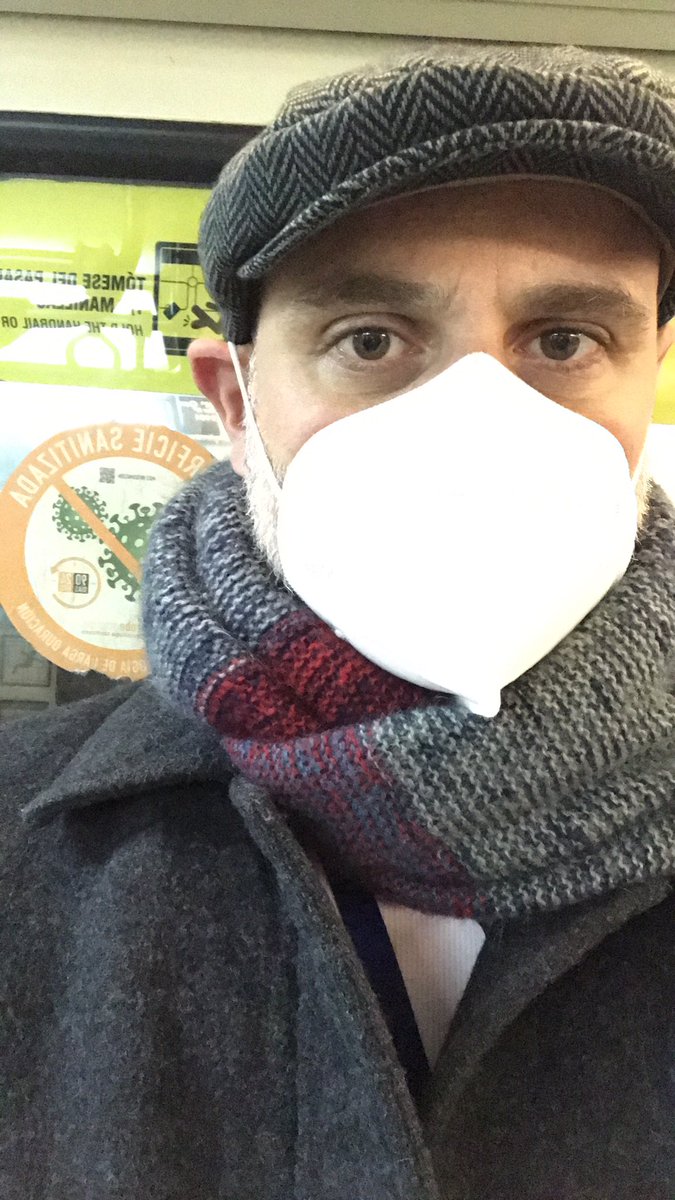 ChrisGarciaCL's tweet photo. Bastantes personas con tos en el metro. 
Ocupe mascarillas si tiene síntomas y nos cuidamos todos. https://t.co/RUFG7qfkMC