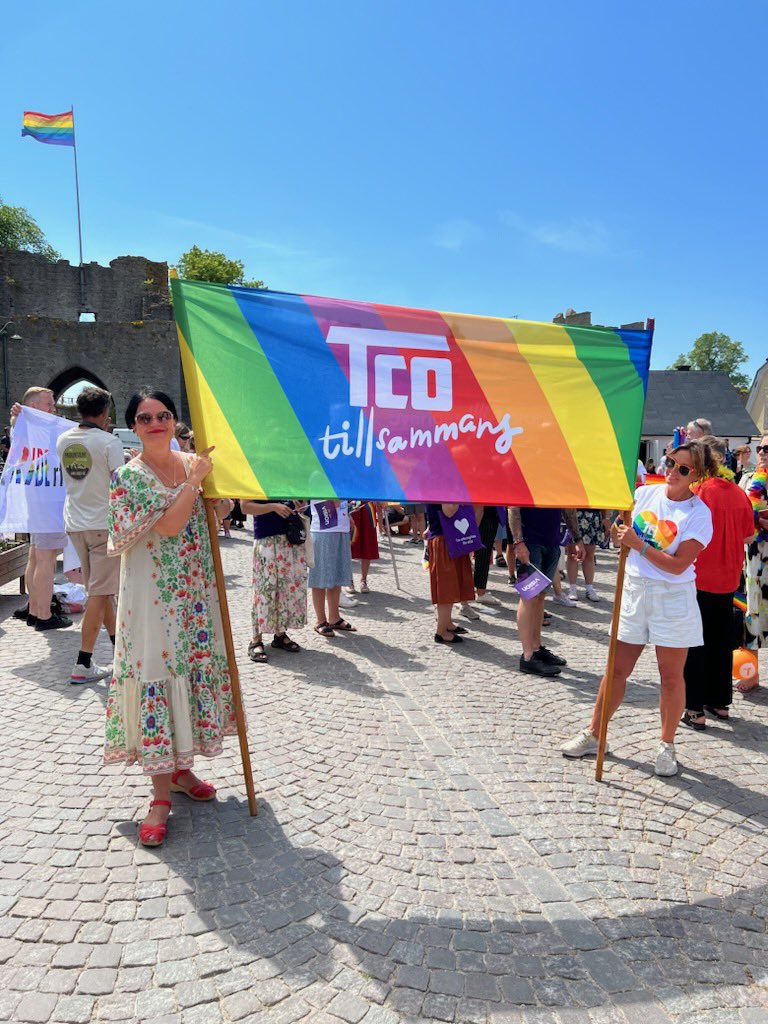 TCO (@tcosverige) on Twitter photo TCO deltog självklart på Mångfaldsparaden i Almedalen! TCO och TCO-förbunden går med för medmänsklighet och demokrati. <a href="/ThereseSvanstrm/">Therese Svanström</a> TCO deltog självklart på Mångfaldsparaden i Almedalen! TCO och TCO-förbunden går med för medmänsklighet och demokrati. <a href="/ThereseSvanstrm/">Therese Svanström</a>