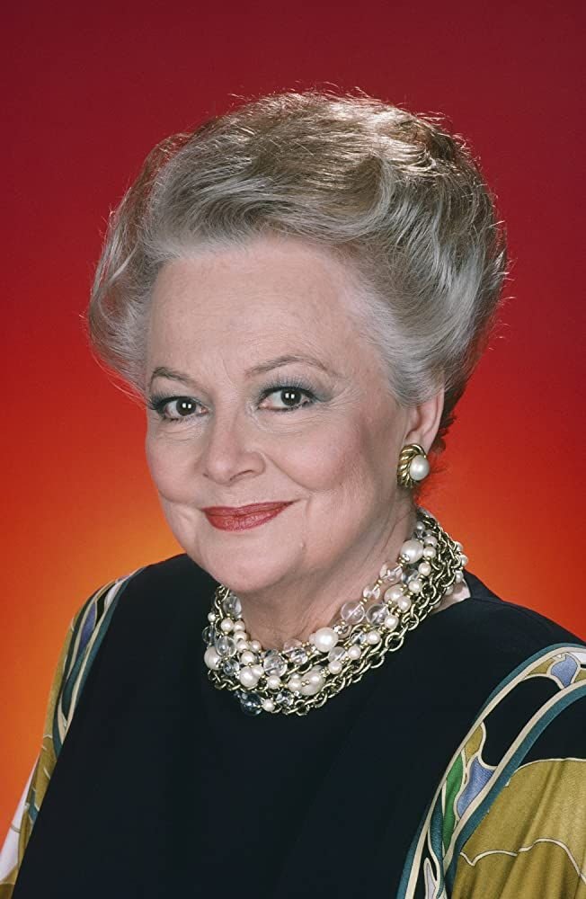 oldmovieactress's tweet photo. The story of elegance and resilience told through graceful smiles and sparkling eyes ✨💫 Olivia de Havilland - an inspiration that transcends time ⏳🎞️ #EnduringGrace #LegendaryActress https://t.co/kM4TRqxwEG https://t.co/QOLlB2Zw2A
