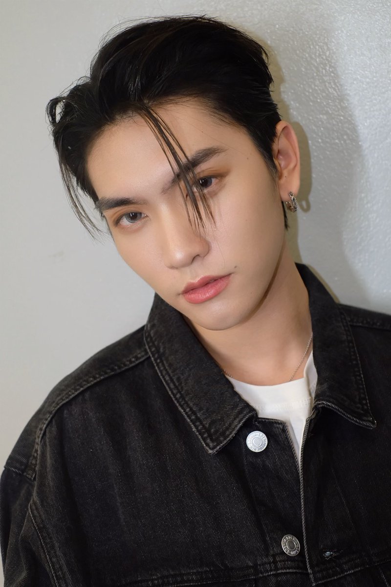 YiboXaio's tweet photo. บอสหล่อมาก สู้สู้นะครับคนเก่ง #แถลงข่าวจิ้นกันให้YUPPConcert https://t.co/2aLFXcxfWB