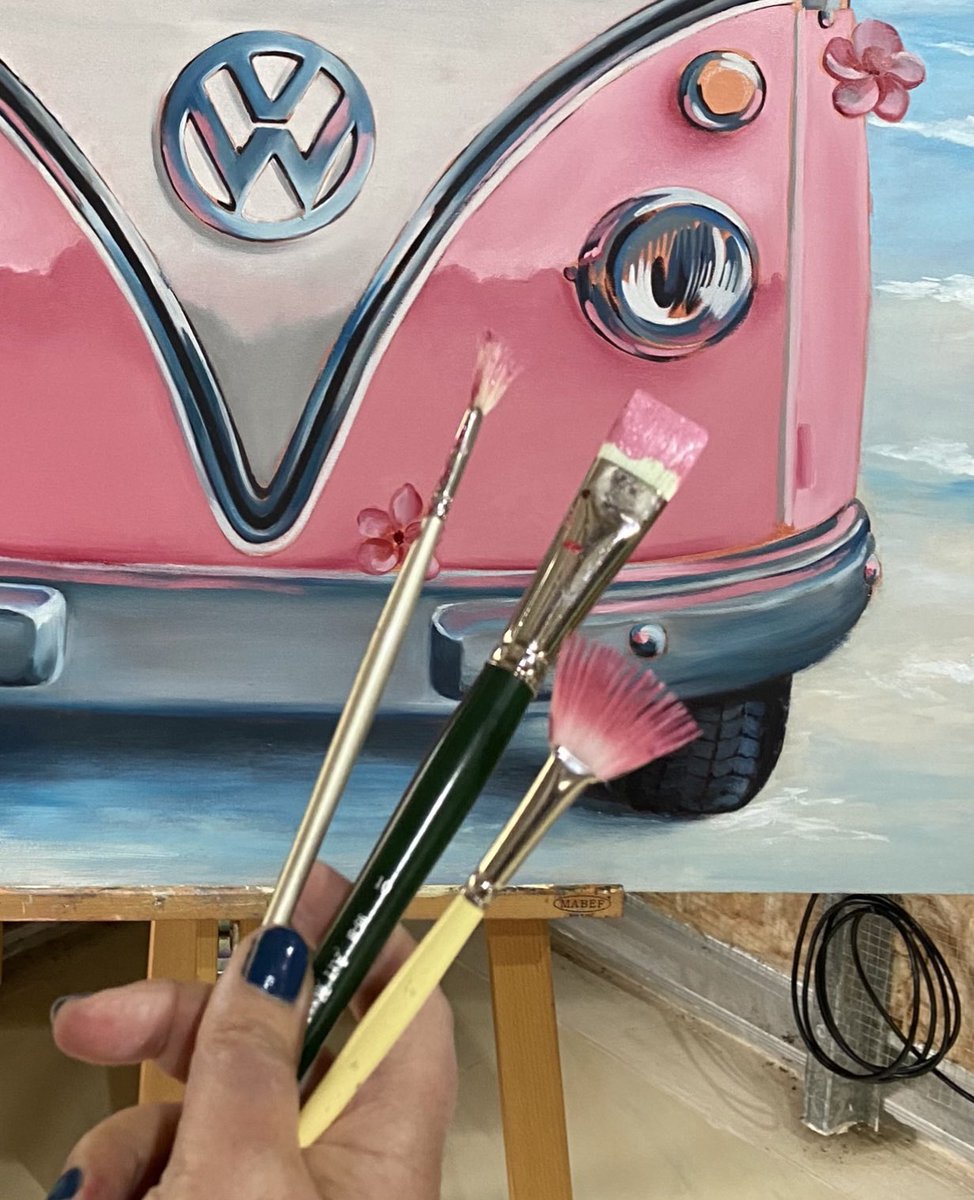 Two degrees outside, blowing a glacial 35 knots and I was locked away working on this balmy beach scene 🙄 

#dreammachines #newpainting #contemporaryart #vintagestyle #classiccars  #vwkombi #vwlove #kombilife 
#beachlife
#kombilovers #australianartist #rosafedele