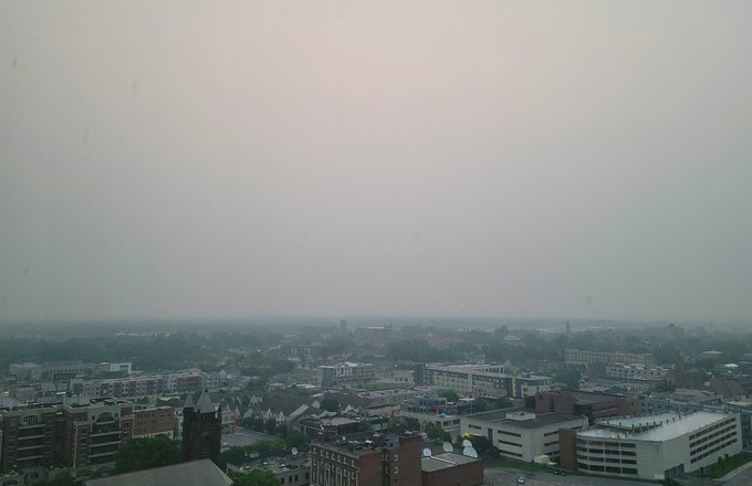 BarryVee's tweet photo. #Rochester, NY Smokey, Hazy, &amp; has Poor Visibility. Those with breathing issues (asthma, etc.) should stay indoors with the windows closed. Please be careful. May #God watch over you. https://t.co/rHlgOq8lz3