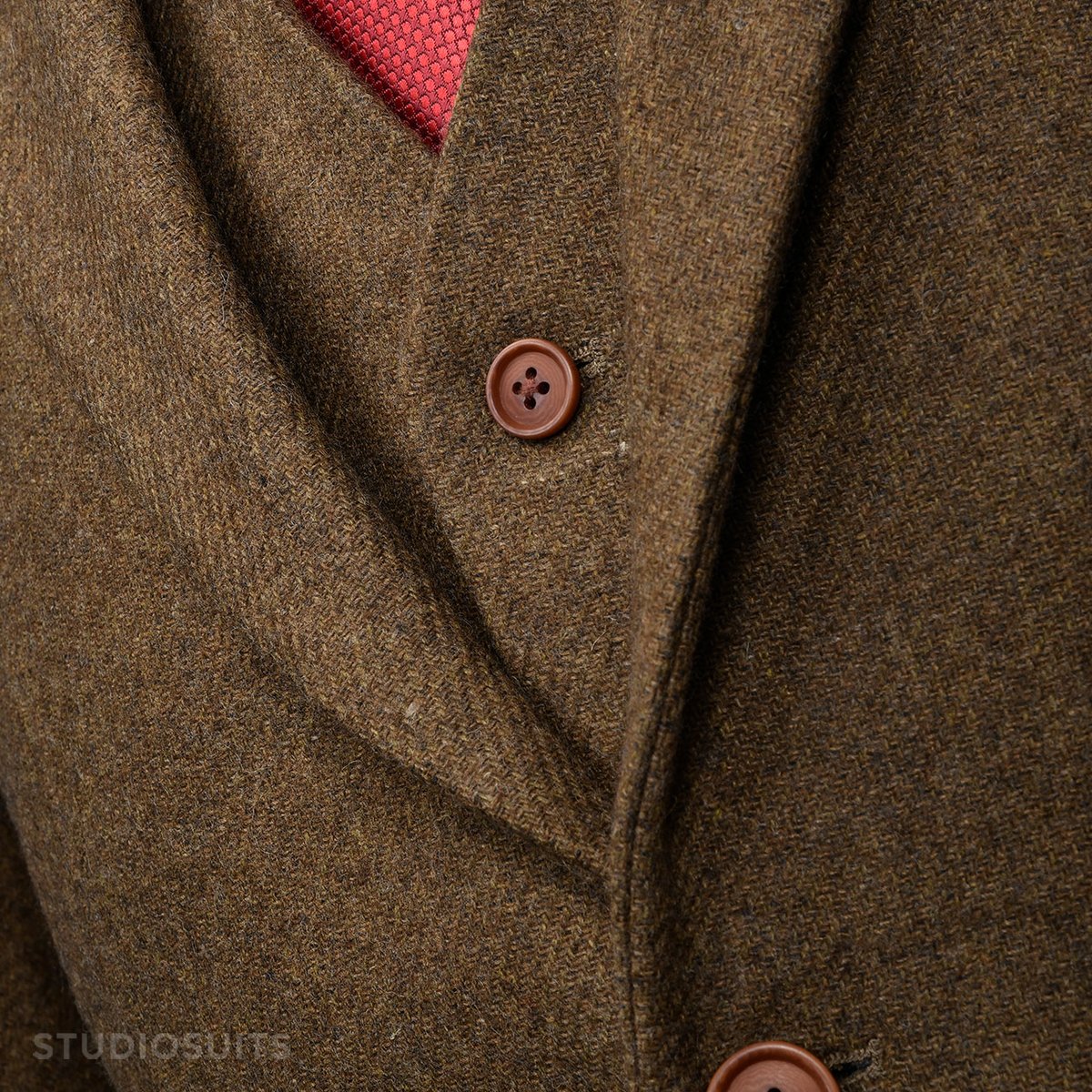 StudioSuits's tweet image. Customer Order Spotlight!
Suit commissioned by our Client from Minnesota.

Conquer the corporate world with our Royal Brown Heavy Tweed Suit and rock your style like a pro.

Shop for this look here: bit.ly/3plLVCW

#studiosuits #studiosuitstailoring #tweedjacket #art