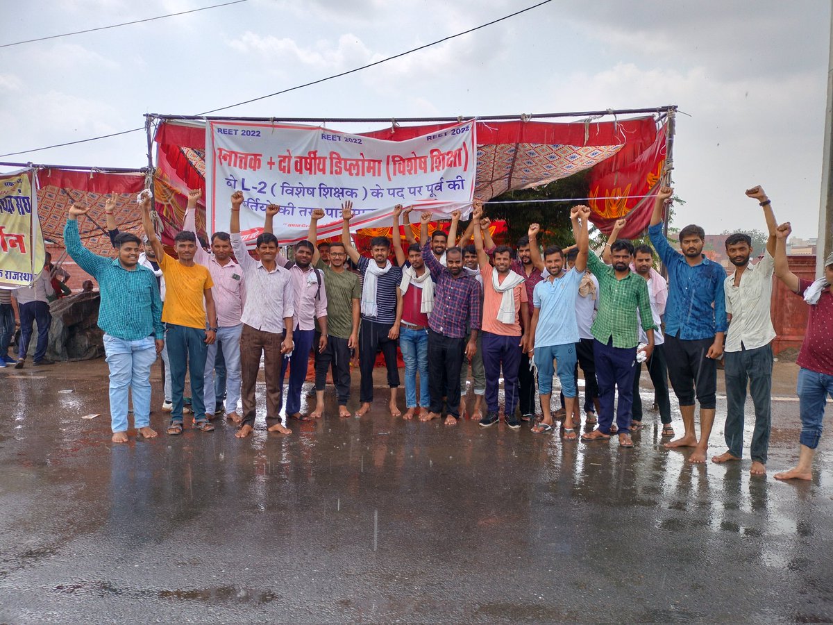 MamtaCh95011465's tweet photo. D.ed+ग्रेजुएशन वालो को level 2 मे शामिल किया जाना चाहिए, सरकार द्वारा हमारे अधिकारों की अवहेलना करना दुर्भाग्यपूर्ण है
सभी डिप्लोमा धारियो से अनुरोध है कि वे अधिकाधिक  संख्या मे बीकानेर शिक्षा निदेशालय पहुंचे और संघर्ष कर रहे साथियों का सहयोग करे।
@DrBDKallaINC
@RajCMO
@kana_ias https://t.co/BE6ioTGRFG