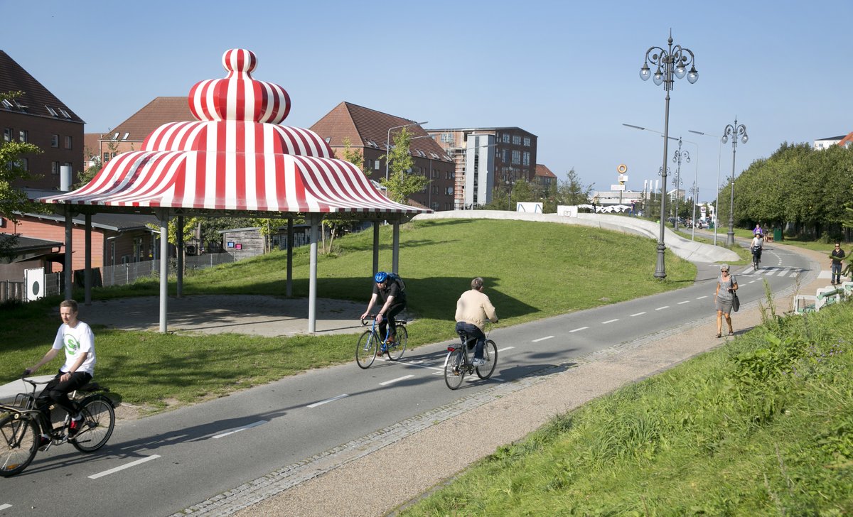 Superkilen is an area that runs like a wedge across the CPH neighborhood Nørrebro. The area has transformed from railway into an embracing and imaginative space for modern urban life with café, music and sports. A collab with @realdania 
#LiveableCities #wca2023 📷:Bjarke Ørsted