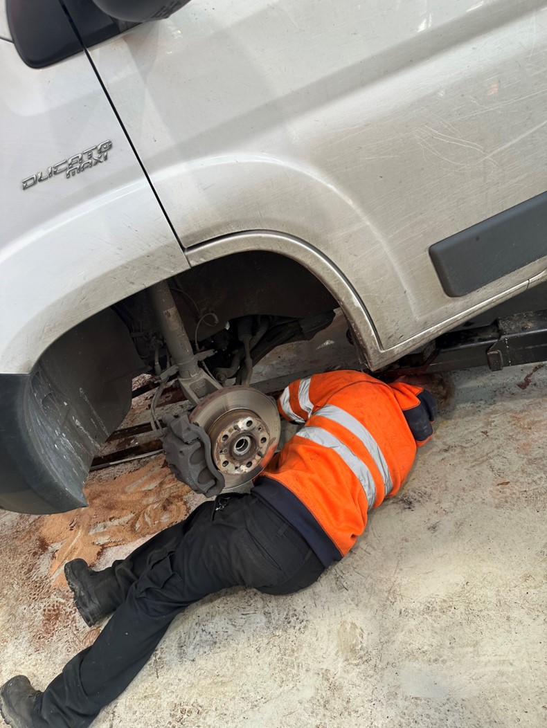 Are you working or napping here, Liam?

We’ll give you the benefit of the doubt this time 😄

Check out our current HGV and LCV technician vacancies here➡️ loom.ly/YLUW7uk 

#WorkingHard #Careers #HiringNow #Humour #Opportunities #TeamMotus #MotusCommercialsCareers