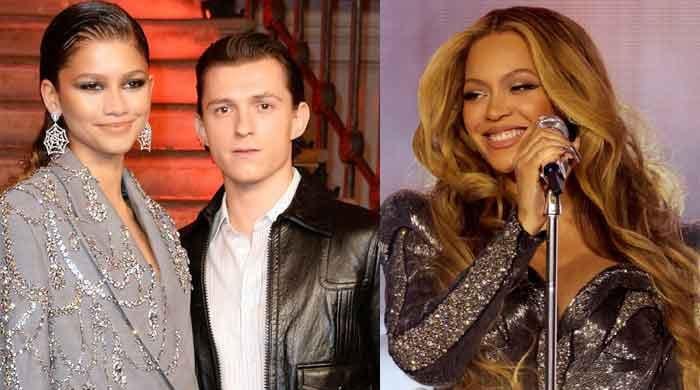 Tom Holland, Zendaya sing and dance at Beyoncé concert, video goes viral
hiplifehiphop.com/tom-holland-ze…
#TomHolland #Jayda #Migos #Kyrie #TheKardashian #Aquarius