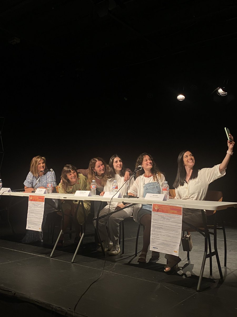 aecocoruna's tweet photo. Ayer tuvimos el placer de asistir al Encuentro de Emprendedoras y Empresarias. 
Lo mejor fue estar rodeadas de mujeres maravillosas y compartir nuestras experiencias de una manera muy cercana y divertida. En especial queríamos dar las gracias a nuestras compañeras de mesa redonda https://t.co/iAtFUOYzUI