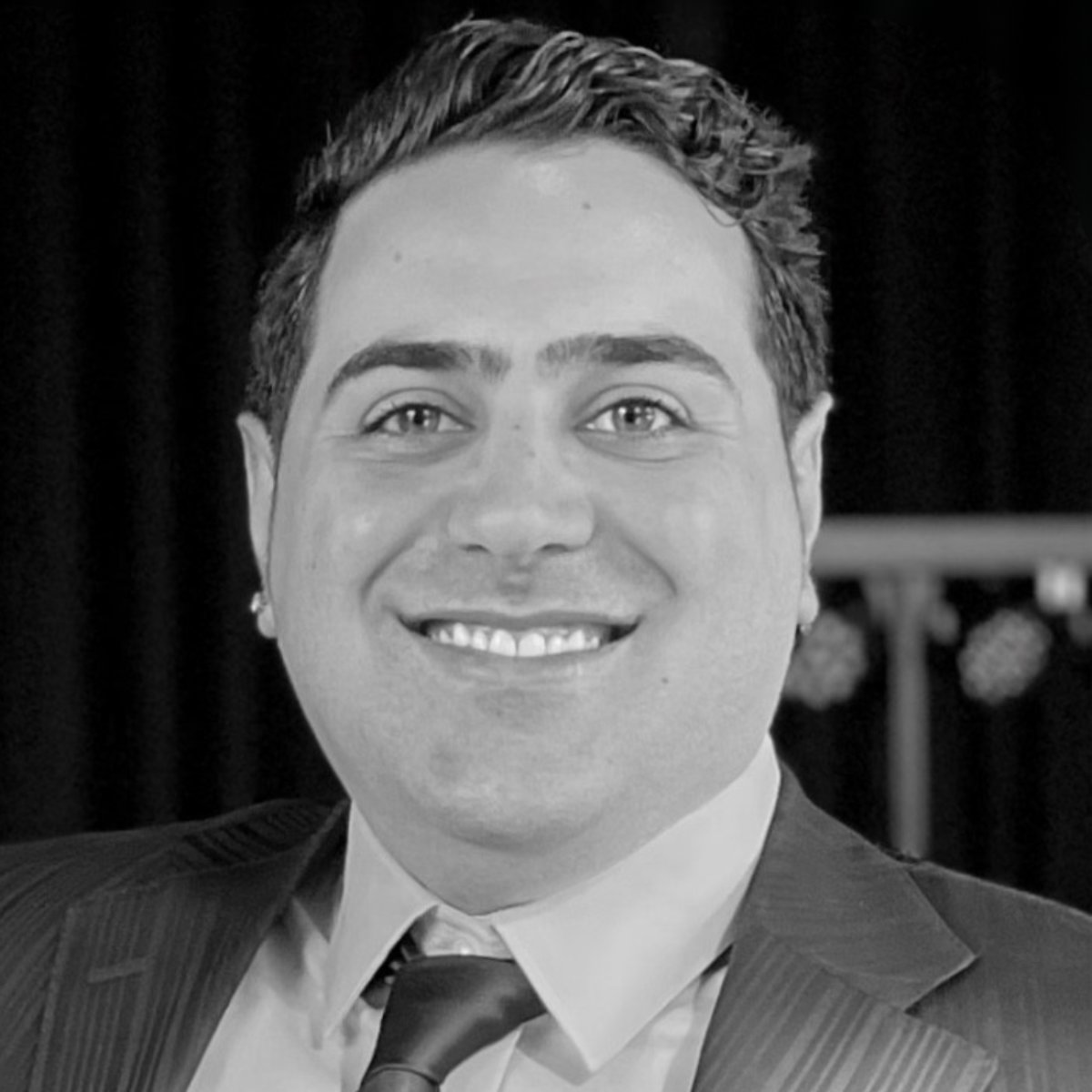 We are joined on the podcast by Nima Zeighami. Nima is the Director of Product for Leia Inc. Listen as we discuss how he grew into the field of immersive technology and the ways Leia Inc. is creating new innovation in our field. <a href="/tylerhgates/">Tyler Gates</a> @sophiamosh thevrara.com/podcast-posts/…