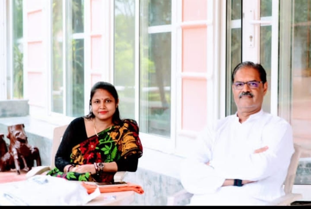 JajpuriaJadav's tweet photo. ଆରେ ହେଇ ଅର୍ଚ୍ଚନା ନାଗ ର ଅସଲି ଗ୍ରାହକ ତ ଏହି ବୁଢ଼ା ଥିଲା
😁😅 ବୁଢ଼ା ବେଳେ ରାସ ଲୀଳା
ନେବ ଏକାଥରେ ଅଚଞ୍ଚା କିଳା 😁
Kanak Vardhan SinghDeo ନେତା ବିଜେପି https://t.co/orxpDndYTi
