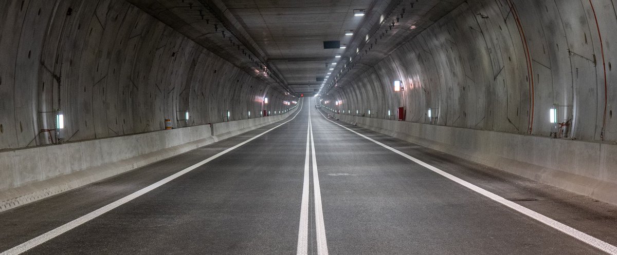 marekgrobarczyk's tweet photo. W piątek 30 czerwca planowane jest oddanie do ruchu tunelu łączącego wyspy Uznam i Wolin w Świnoujściu. To naprawdę długo wyczekiwana inwestycja zrealizowana dzięki woli politycznej @pisorgpl 👏✌️ https://t.co/SAY20QNd9V