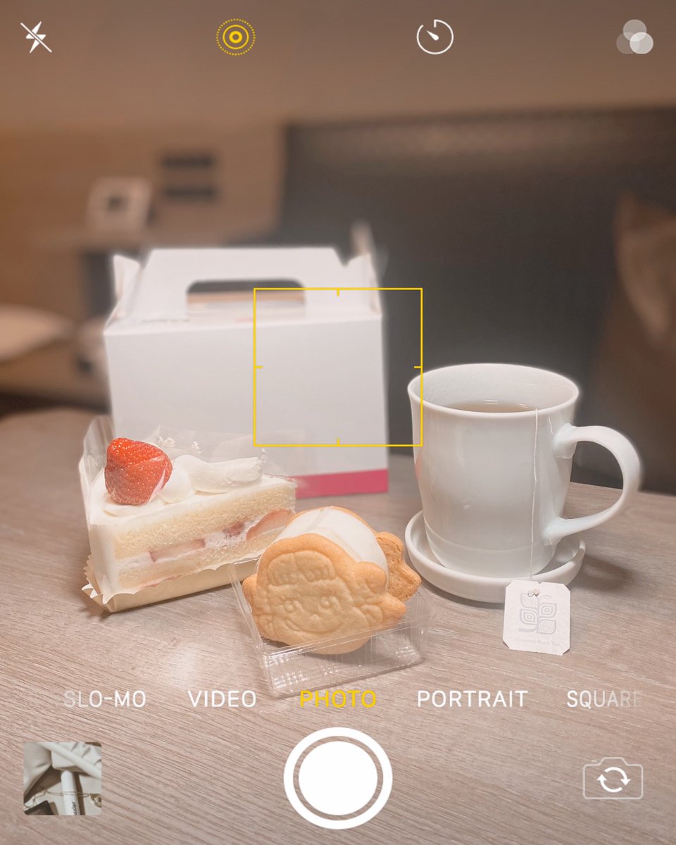 先輩にケーキをいただいたので遅めのティータイム☕️

実は｢生クリームとスポンジが層になっていて苺が乗っている｣ショートケーキ🍰は日本独自のもだそうです😳

そして大正時代に普及させたのがペコちゃんでお馴染みの不二家さん☺️

海外では、Japanese short cake とも言われているみたいです！🎂