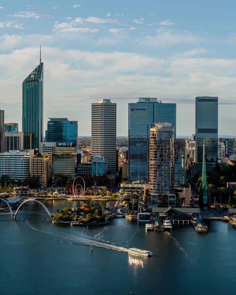 End-of-day glory, courtesy of Perth's skyline 😍
.
.
#cityofperth #sunsetscenes #skyperth #wathedreamteam