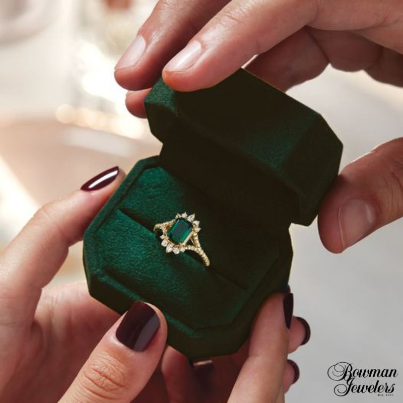 Stay effortlessly fashionable with an emerald ring.

#bowmanjewelers #johnsoncity #tennessee #emerald #ring #gift #emeraldring #gemstone #gemstonering #fashion #style #weddingring #anniversaryring #jewelry #luxury