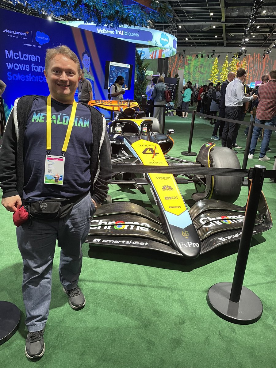 scolliverius's tweet photo. @shirtforceOrg enjoying the Expo at the world tour https://t.co/LrrtyaqbuL