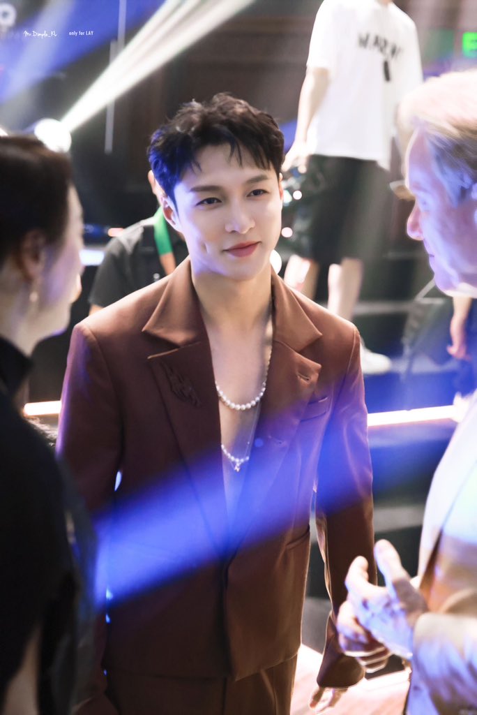 That look that smile and that dimple I'M CRYING I LOVE HIM SO MUCH ಥ_ಥ
#LAY #张艺兴 #Yixing #엑소레이 @layzhang