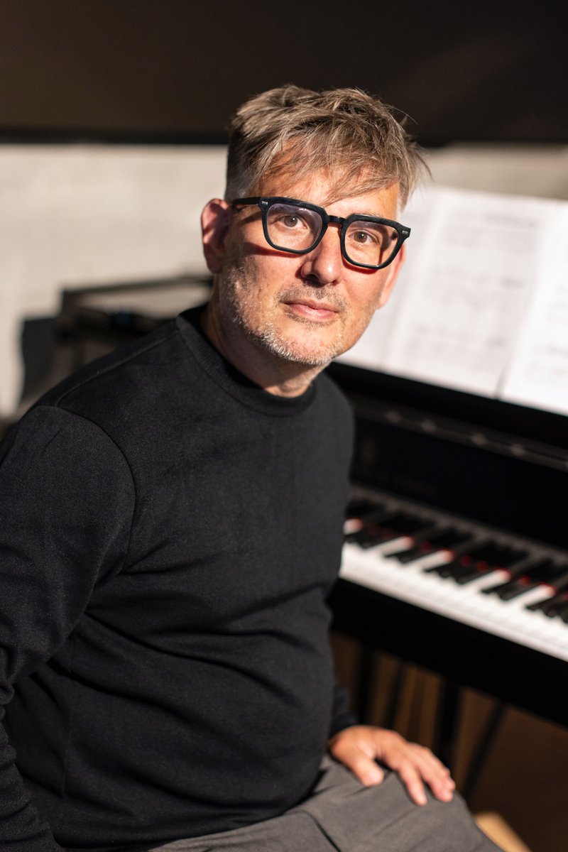 BIMSB_MDC's tweet photo. At the 3rd installment of 'Spark: Creative processes in the arts and sciences', we were treated to works by Bach, Beethoven &amp; contemporary composer James Helgeson, superbly performed by Wojciech Garbowski, @natalieclein &amp; SooJin Anjou. J.H. himself led through his compositions. https://t.co/031uVr9l0c