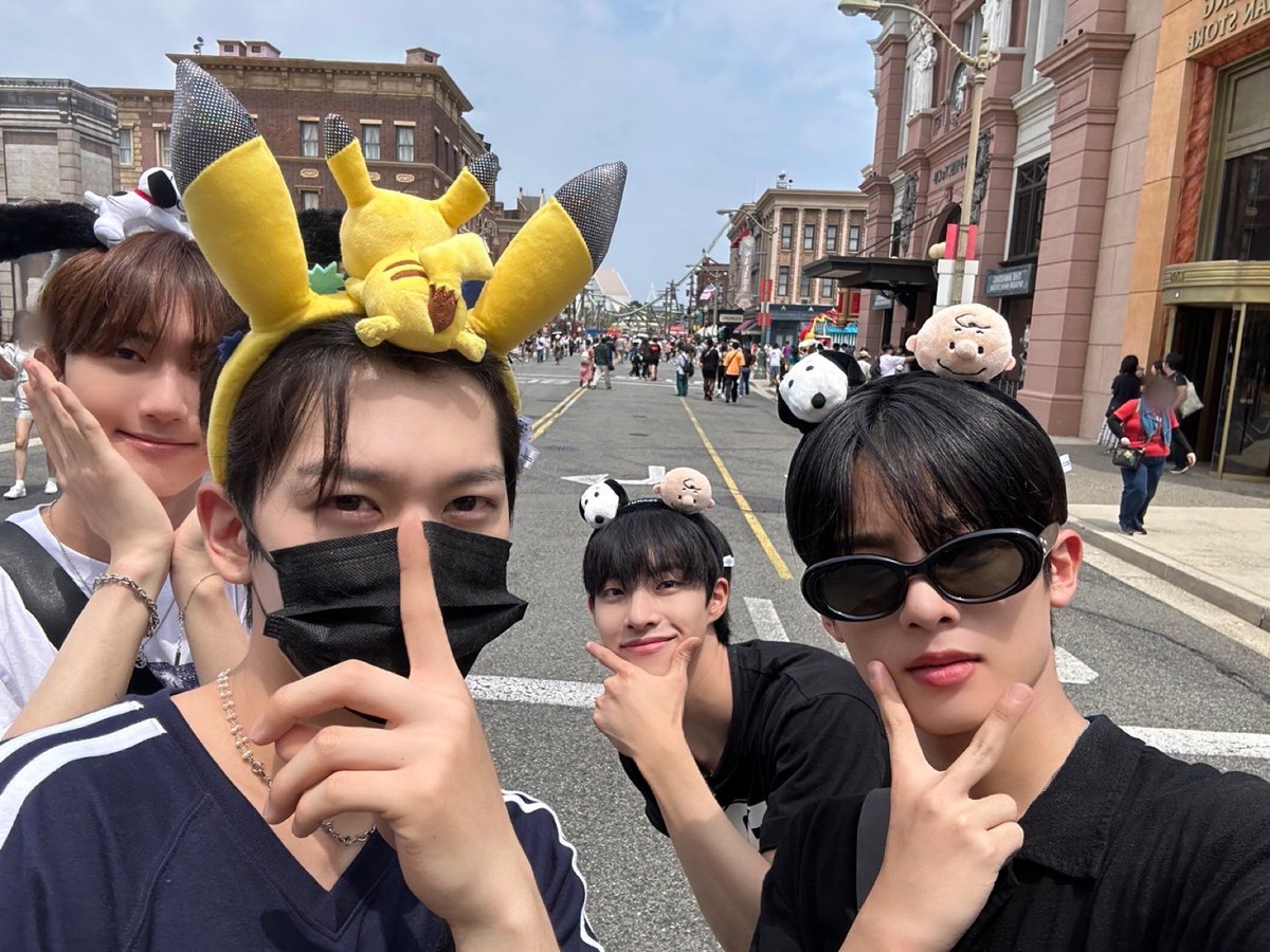YOUNITE_twt's tweet photo. usj🎠🎡

#우노 #WOONO https://t.co/bwoXCB3OvF