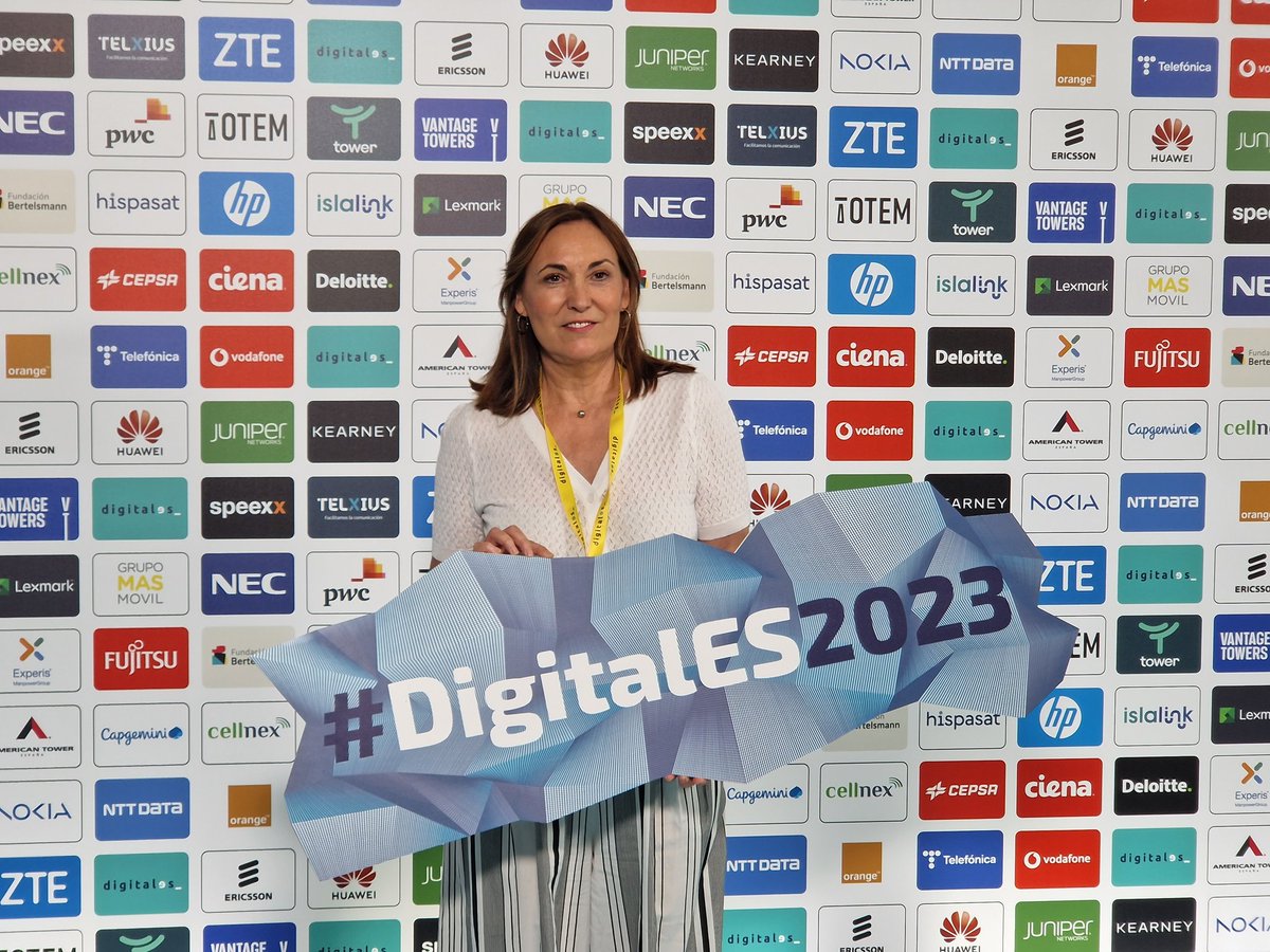 ClaraSanzL's tweet photo. El reto es hacer frente a la demanda de perfiles digitales con profesionales bien formados. 
La nueva Formación Profesional acompaña a los trabajadores con multiples formaciones ligadas a sectores emergentes y tradicionales de la nueva economía. #DigitalES2023 #rewritingthefuture https://t.co/A7UyfHNYrv