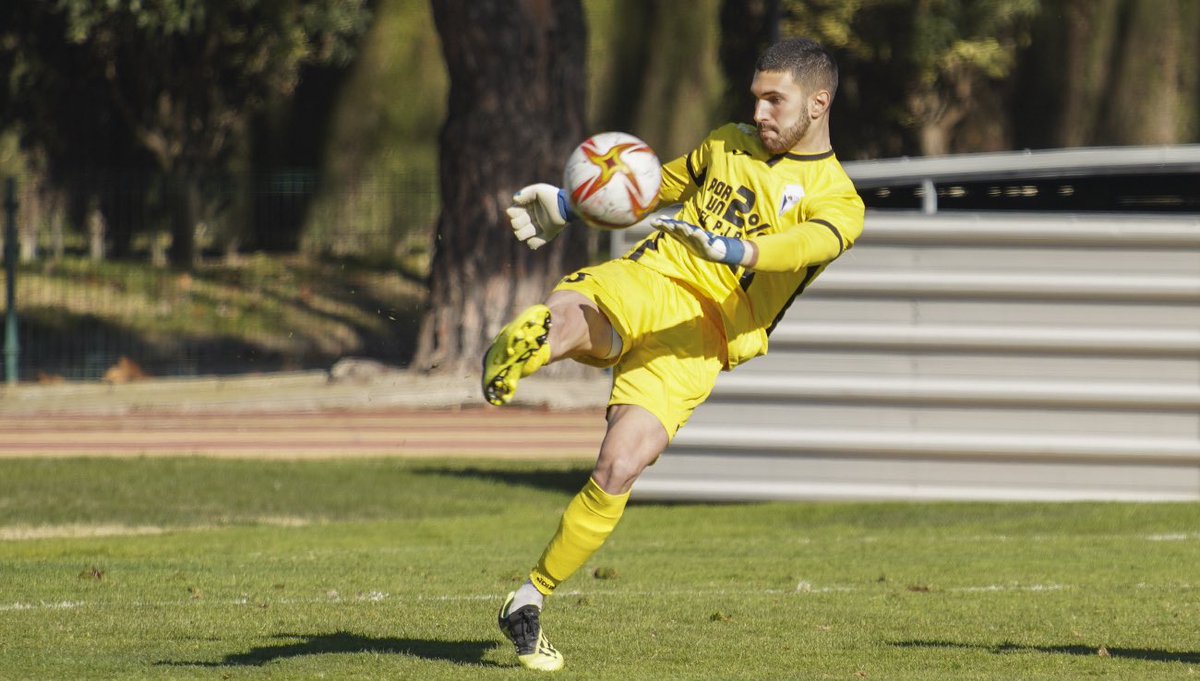 ✅ Se confirma el fichaje de <a href="/manulucas_98/">Manu Lucas</a> con el <a href="/cd_villacanas/">CD FIBRITEL VILLACAÑAS</a> 

👁️ El portero, de 24 años, llega al equipo toledano después de completar una gran temporada con el <a href="/CD_Marchamalo/">CD Marchamalo</a> siendo decisivo en muchos partidos.

ℹ️ Anteriormente vistió los colores del <a href="/CDManchegoCReal/">Club Deportivo Manchego</a> donde
