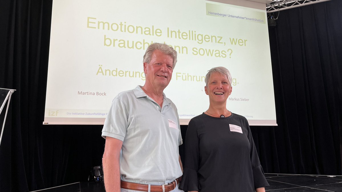 Spannender Talk über #emotionaleIntelligenz im Alltag von Führungskräften beim Unternehmer:innen Frühstück in Herrenberg. Lockeres Gespräch mit <a href="/zukunftsladies/">Martina Bock</a> + <a href="/SiebenTeams/">Markus Sieber</a> über Führungsstil von morgen, Wandel der Zeit, Mitdenkende Belegschaft + Emotionale Bindung.#zukunft