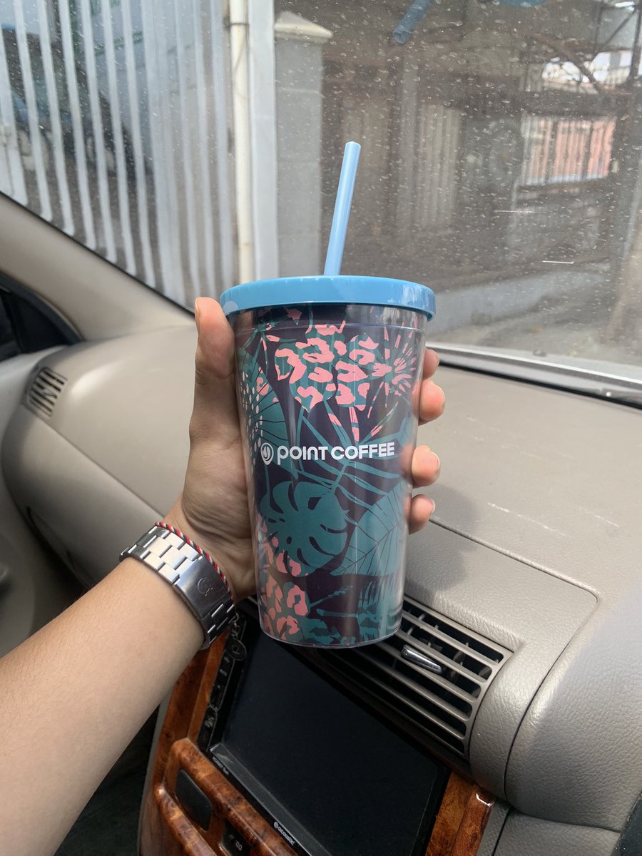 only_scorpboyss's tweet photo. Baru juga di beli,udh rusak,gimana sih cara nyucinya ni tumbler,udh kemasuka air dalamnya 😭😭 https://t.co/N0PLIQAoEX