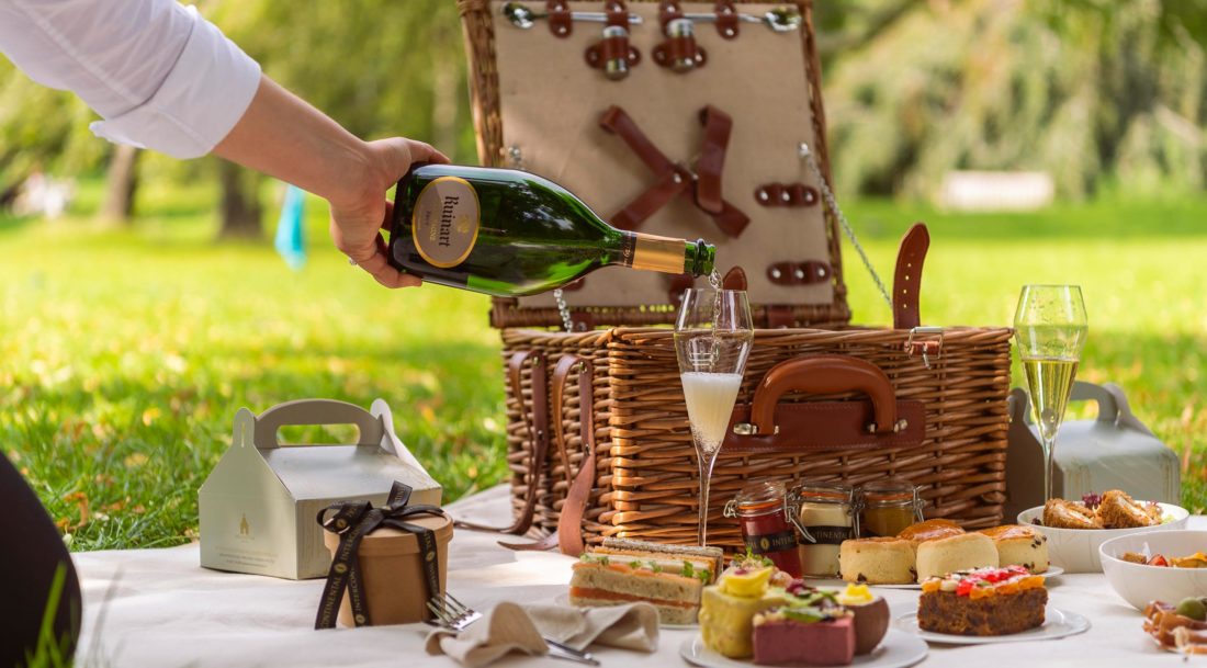Embrace the summer vibes with a delightful sunbath at Hyde Park! 🌞🇬🇧 Indulge in a royal picnic experience with Best of British hamper prepared by our team. bit.ly/3PsDTCJ

#icparklane #hydepark #ExperienceInterContinental #SummerVibes #BestOfBritish #WhereRoyalParksMeet