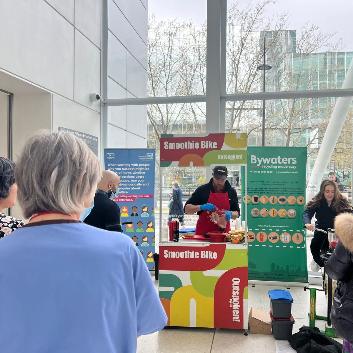 BywatersUK's tweet photo. We had a fun Waste Awareness Day for @uclh and @mitie – Visitors got to try out @Outspokencycle's smoothie bikes to make kinetically-charged super smoothies!⚡♻️

Thank you all so much for coming!

#Bywaters #sustainability #recycling https://t.co/u96Ku8hacw