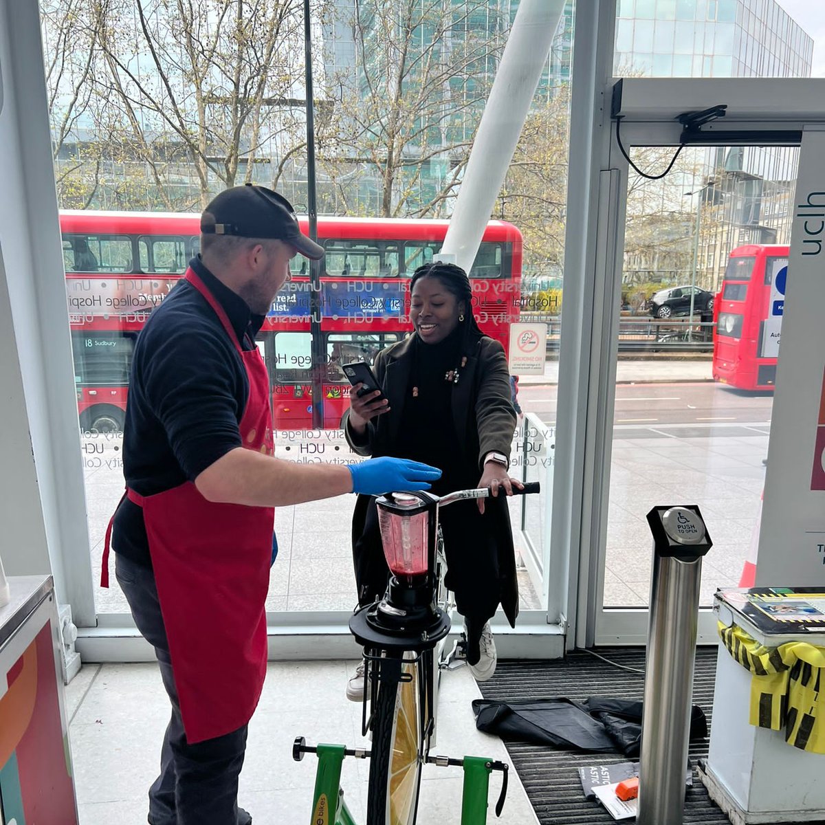 BywatersUK's tweet photo. We had a fun Waste Awareness Day for @uclh and @mitie – Visitors got to try out @Outspokencycle's smoothie bikes to make kinetically-charged super smoothies!⚡♻️

Thank you all so much for coming!

#Bywaters #sustainability #recycling https://t.co/u96Ku8hacw
