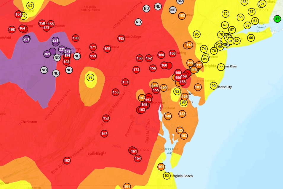 Code Red over most of the area this morning. Code Red begins at a 151 Air Quality Index. Many spots between 155-165. Bad air lasts through the day. Unhealthy for the general public. Limiting outdoor time is a good idea in Code Red or worse. washingtonpost.com/weather/2023/0…