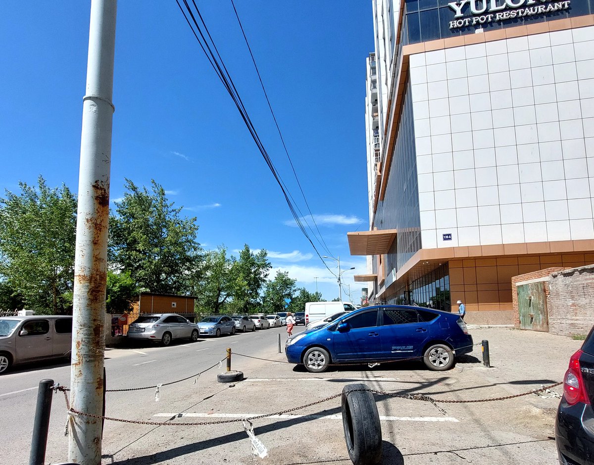 Зогсоол гэх ийм хөгийн  юмнуудыг болиулчихаж болдоггүй юм байхдаа ?
ДугуЙ, цоож, гинж даавуу  ....