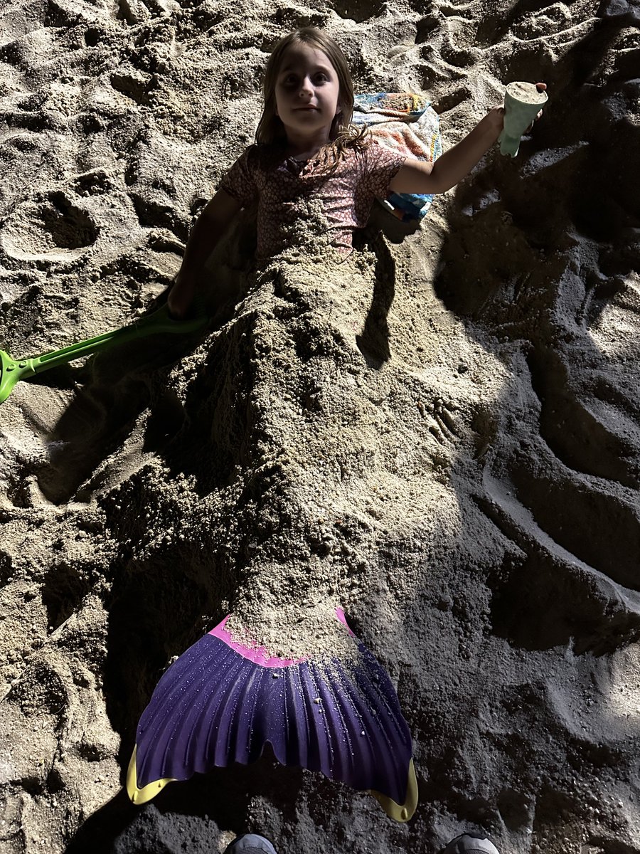 CoachRobEDU's tweet photo. When your daughter loves mermaids and sand in her hair…..
#girldad #girldadstuff #dad #daughter #summer #lake @jasonsockel https://t.co/r6CetkkDUr