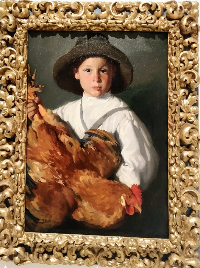 faplousdi's tweet photo. El chico de la gallina (1913) en @thyssenmalaga. Manuel Benedito Vives fue discípulo de Sorolla con un estilo propio; destacó como paisajista, con sus naturalezas muertas y sus retratos, elegido por aristócratas y la corte de Alfonso XIII. #pintura #Malaga https://t.co/WV9WjIraTl