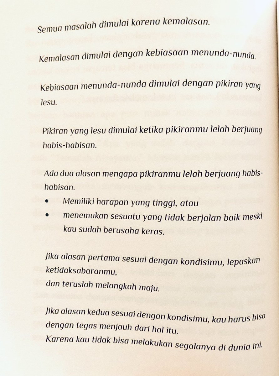 ndreamon's tweet photo. Disentil berkali-kali dalam satu buku ini. 
Kemalasan,
Menunda,
Pikiran lesu;
Berjuang habis-habisan,
Ekspektasi terlalu tinggi,
Berusaha keras tapi tidak berjalan baik.

Buat yang lagi butuh buku yang ‘menampar’, ini pas banget dah. 

(Jawaban Untuk Kecemasanmu - Geulbaewoo) https://t.co/01vgGF5UmF
