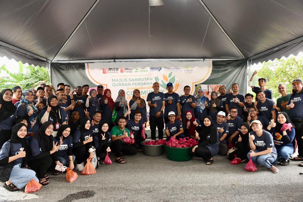 Great team of volunteers who made the EidulAdha celebration today a huge success on @MSUmalaysia campus and @MSUcollege nationwide. The highlight of Community Outreach Week ended with stronger commitment towards culture of giving & grateful among everyone. @msumcmalaysia
