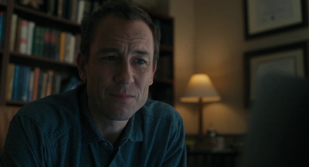 I finally watched #YouHurtMyFeelings . It's actually 2 hours of pure enjoyment! I liked everything: the plot, the acting. And @TobiasMenzies as Don, a practicing psychologist and husband, is simply incredible! I discovered another facet of his talent.