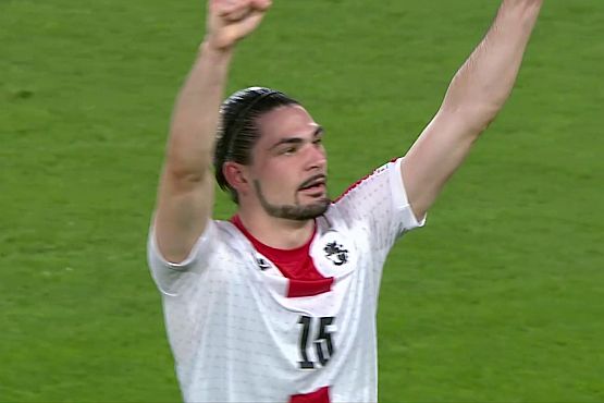 FTalentScout's tweet image. Saba Sazonov - Euro U-21 group stages:

☑️3 games
☑️270 minutes
☑️1 goal
☑️6 tackles
☑️7 interceptions
☑️15 clearances
☑️3/4 aerial duels won
☑️7/7 ground duels won

Solid as a rock. One of the best defenders in the competition. 🇬🇪🔥