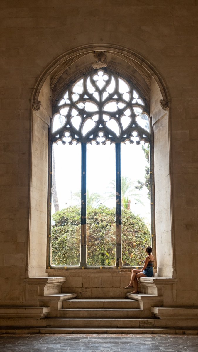 La Lonja de Palma is one of Mallorca's most important Gothic monuments. Its original interior, full of ribbed vaults, makes this place a must-see when you visit Palma. Are you up for it? ✨

#mallorcaisforyou #mallorcaisculture #turismocultural #patrimoniocultural #palma