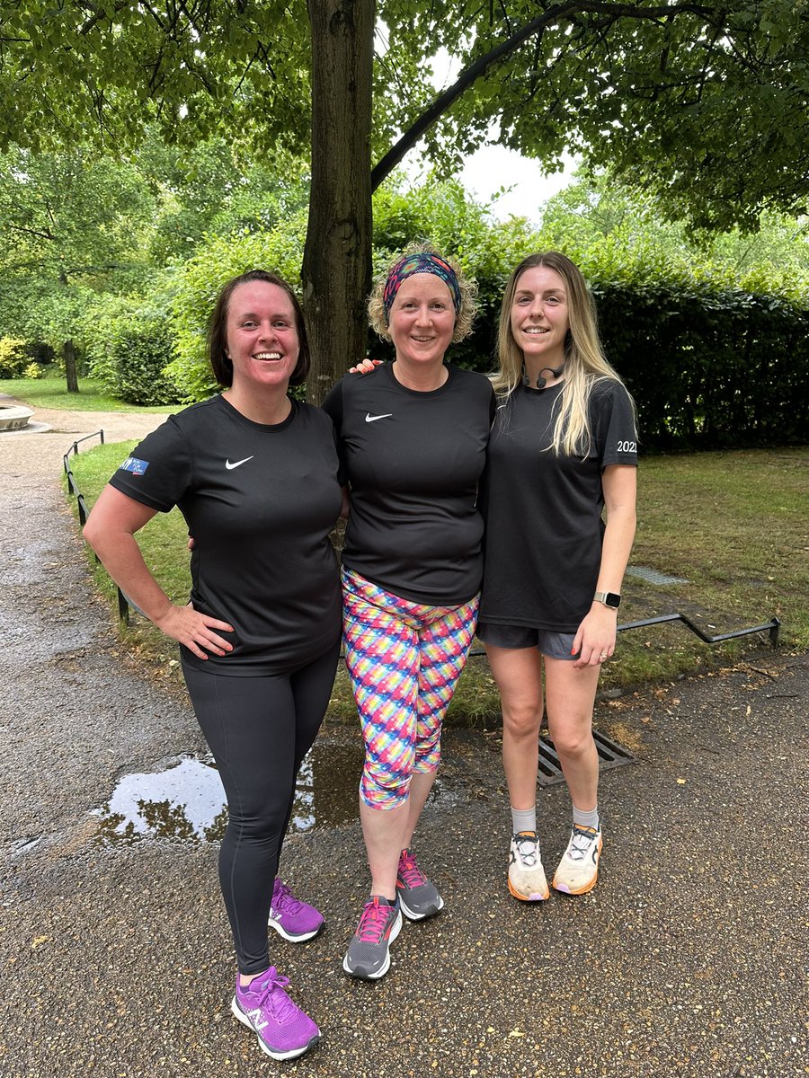 frane3000's tweet photo. Finally @riannamortimer, @amypedvin and I managed to meet to complete some miles together for #NHS75 #NHS1000miles at the same time as raising some money for @LungCancerEu as part of the fun run 5k with @AidenceVeye https://t.co/7P2dGyjzNh