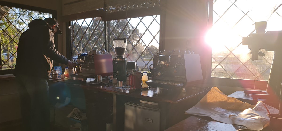 martinyeza's tweet photo. Kilómetro 174,5 de la ruta 2 café de especialidad "Café quevá".
Adiós café quemado de estación de servicio. https://t.co/ndEmIvpPbW