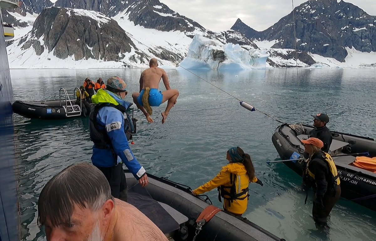 InTheLoopTravel's tweet photo. Polar Plunge Day in Greenland on @LindbladExp and #NatGeoResolution.
#Refreshing
📸 @CruisingColleen https://t.co/xQmZYn30Vi