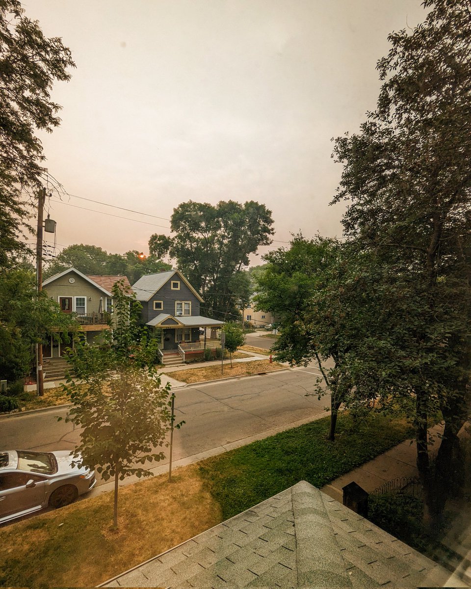 FlakPhoto's tweet photo. Another smoky morning in Madison. Is this the new normal? This is relatively uncharted territory for those of us who live in the Midwest. I know many folks experience wildfire risk often. Climate impacts — What a way to start the day. https://t.co/RfRZQQmYvB