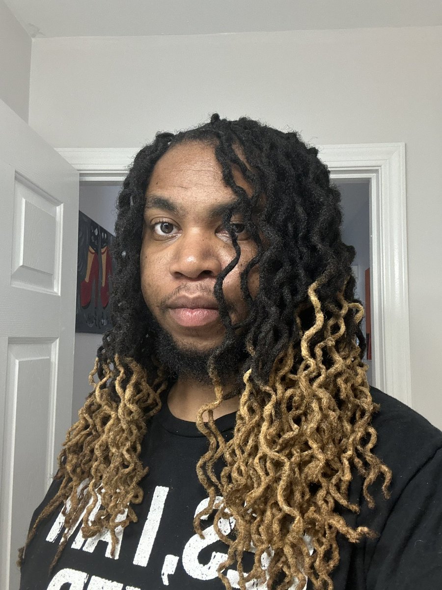 ThatGuy_Navi's tweet image. 8 years #Locd today! #NotDreadsButLocs #MenWithLocs #NaturalHair