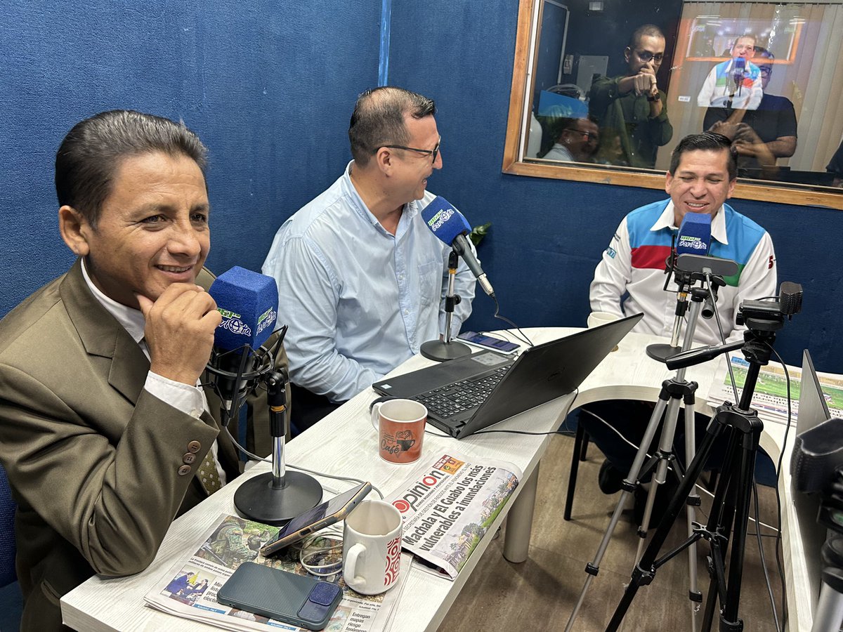 #DaríoMacasEnMedios | “Somos políticos modernos, lo nuestro no es el insulto lo demostramos en campaña, creemos firmemente en las propuestas y en la visión de desarrollo que tenemos para #Machala”. 

<a href="/radio_gaviota/">Radio Gaviota 105.1</a>