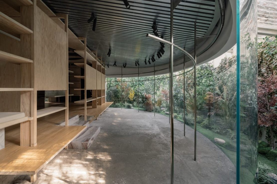 worldarchfest's tweet photo. On the ground floor of a 1930’s old house in Shanghai, Beijing studio Atelier TAO+C transformed a former #residential space into a boutique #retailspace for SPMA, and won first place in the ‘Retail’ category at #INSIDE22 in Lisbon > https://t.co/p1cyhZVUbL #WAF23 #INSIDE23 https://t.co/bBfdyvxjm1