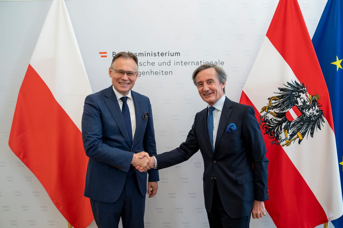 arekmularczyk's tweet photo. Today in #Vienna with SG Peter #Launsky discussing about political and diplomatic relations between 🇵🇱&🇦🇹.
▶️Austria remains one the most important economic partner in the EU an we are moving forward development trade cooperation. https://t.co/1wYT8uxeHz