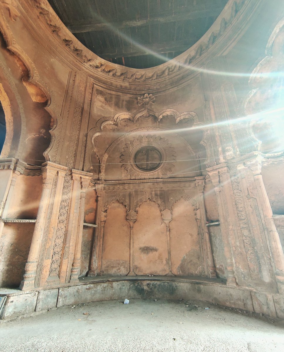 PanktiMehta24's tweet image. The west gate of the Qaiserbagh palace complex was built during the time of Wajid Ali Shah, the last Nawab of #Awadh 👑

Over the next 170 years or so, many gates of this palace complex have been brought down or encroached upon by buildings.