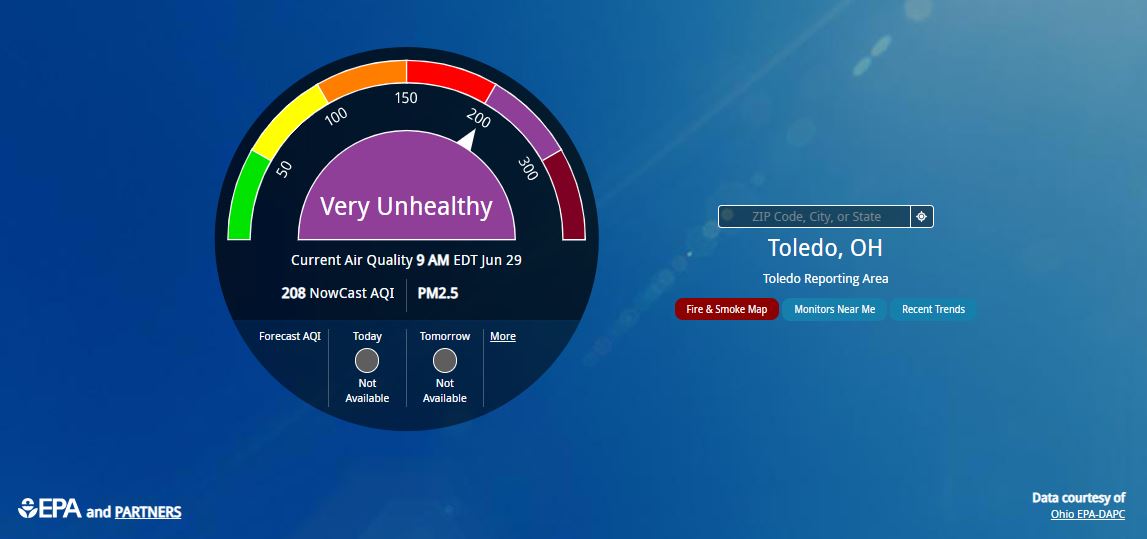 ToledoLucasHD's tweet photo. Air quality has not improved this morning. "Very Unhealthy" levels continue for Toledo. Anyone with breathing issues is advised to stay inside today, and if you must be outside, avoid strenuous activities or consider rescheduling those outdoor activities. https://t.co/YeKDNtjr9j https://t.co/6hclhmfGA9