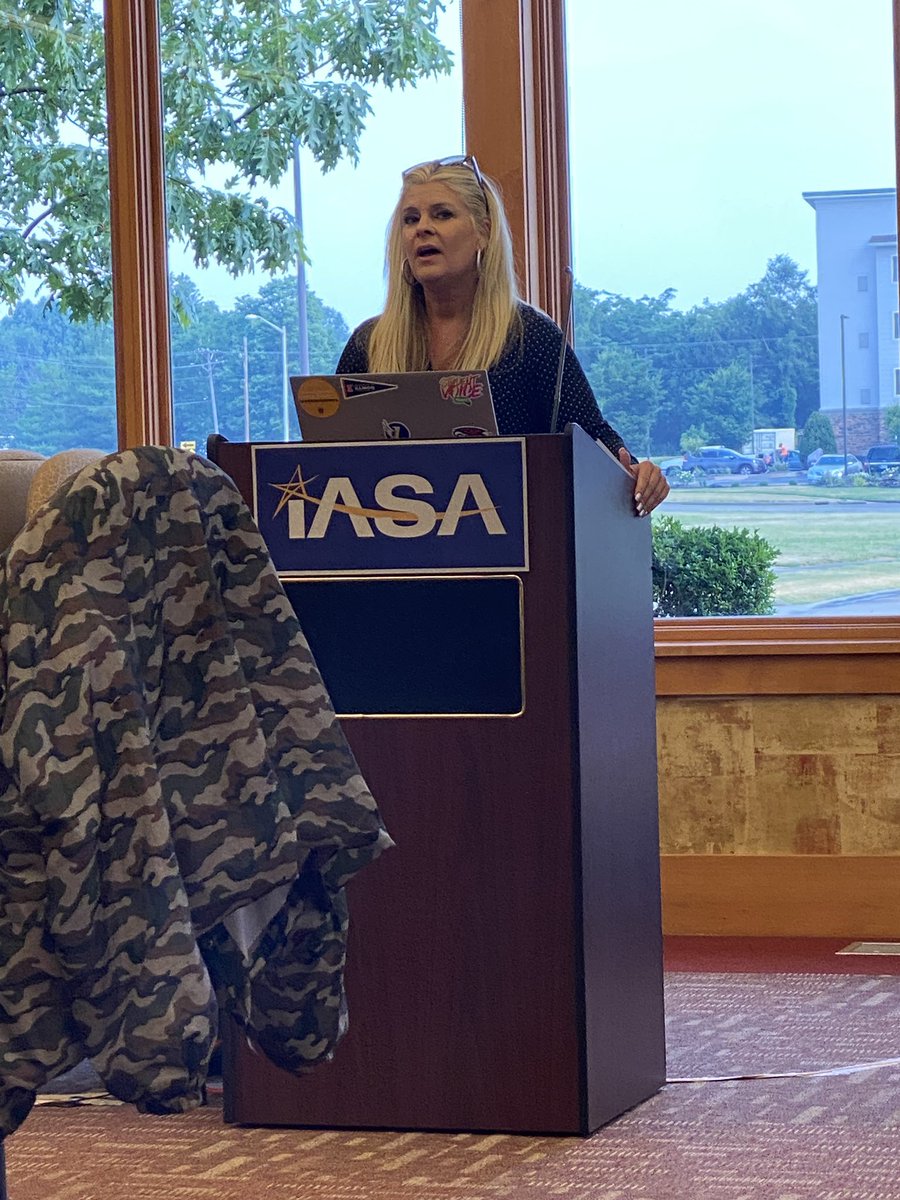 mrhoades2's tweet photo. @drorzel delivering this morning on Women in Leadership. Ladies, let’s build each other up! #ASuperWeek #F4Leaders #takeyourseat https://t.co/WbAMzZe7hk