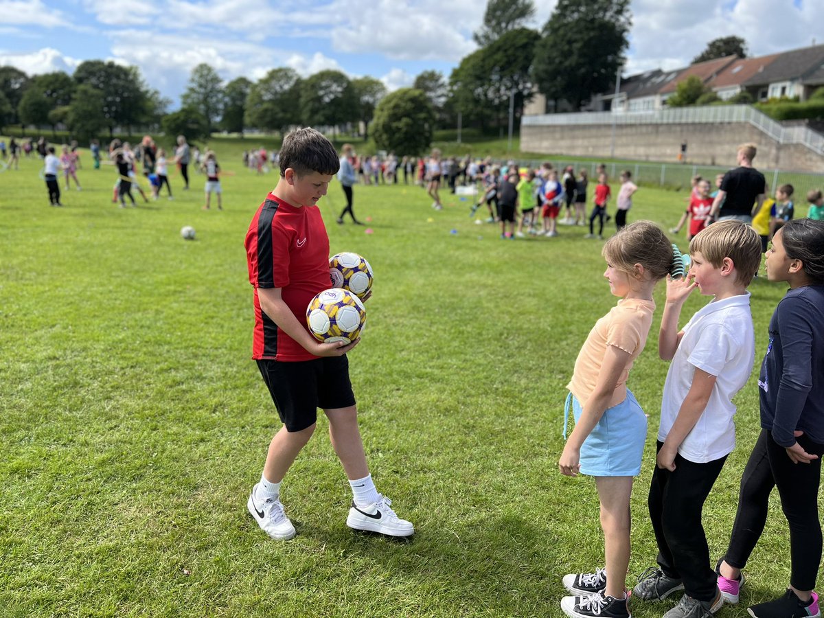 KHS_PEDept's tweet photo. 🔵🟡 | Leadership in Sport #KHS 

🤩 Wow! What an incredible start from just a handful of our new &amp; existing YA’s &amp; YL’s @KirkcaldyHigh. 👏👊

 Supporting our local primary @TorbainPS with an activities day! 

@FifeActiveSch @sportscotland @YouthSportTrust #SportForCommunities https://t.co/xPzYV8lqd9